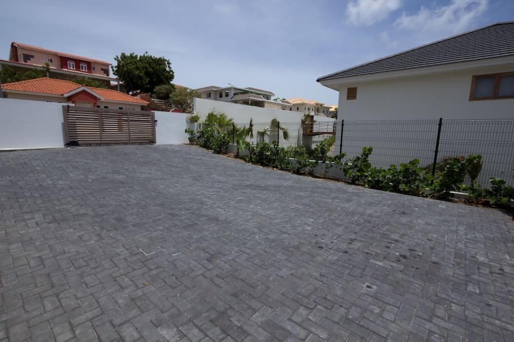 Goudhaen Luxury Private Apartments Jan Thiel Beach Dış mekan fotoğraf